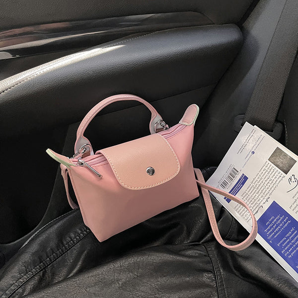 "Chic Retro Style Essential"